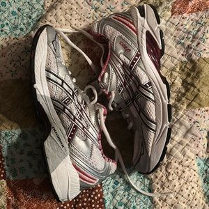 Women’s. Asics. Size 6 Gel tennis shoes. Only worn 3 times.